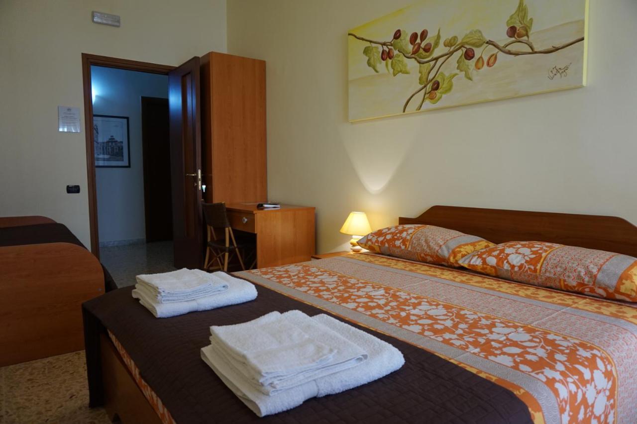 B&B Piazza 300Mila Lecce Szoba fotó