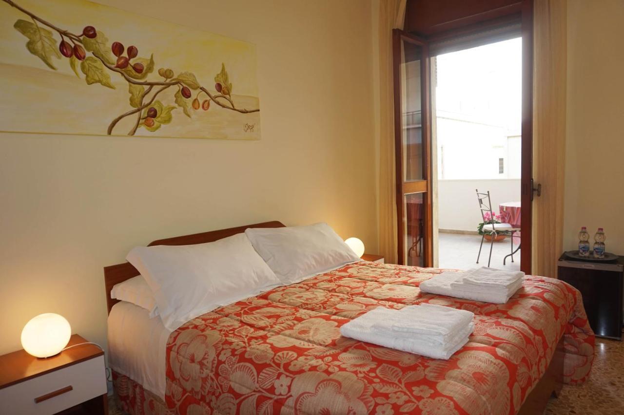 B&B Piazza 300Mila Lecce Szoba fotó