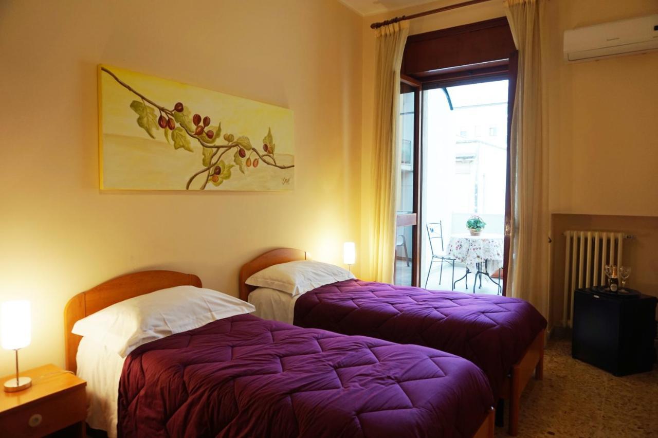 B&B Piazza 300Mila Lecce Kültér fotó