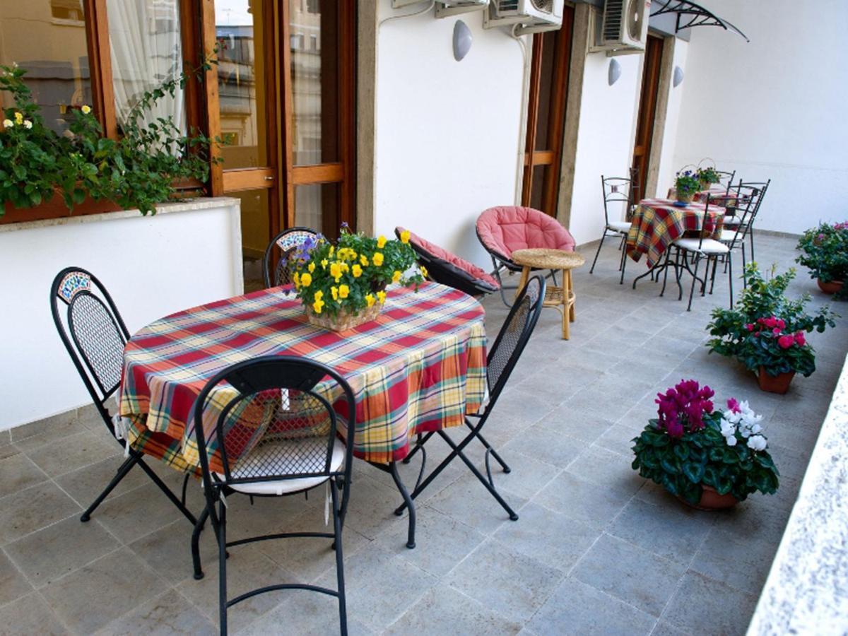 B&B Piazza 300Mila Lecce Szoba fotó